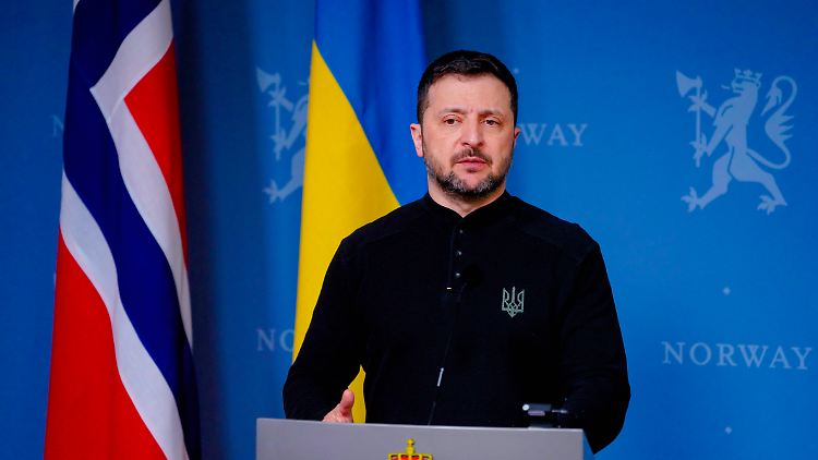 Ein "technisches Team" aus der Ukraine soll zu Verhandlungen nach Saudi-Arabien reisen, kündigte Selenskyj bei seinem Besuch in Oslo an. 