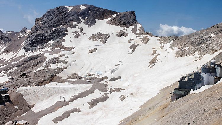 Die Gletscher schmelzen - dadurch steigt auch der Meeresspiegel.