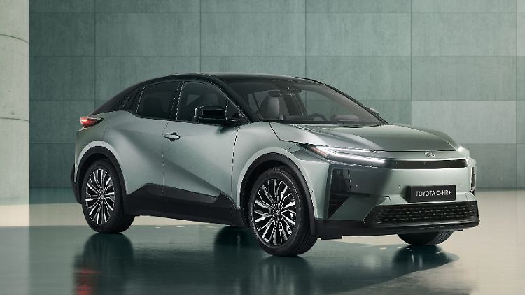 Schlicht und modern: Sonderlich extrovertiert wirkt der C-HR+ nicht unbedingt. Als starker Allradler ist er ein Wolf im Schafspelz.