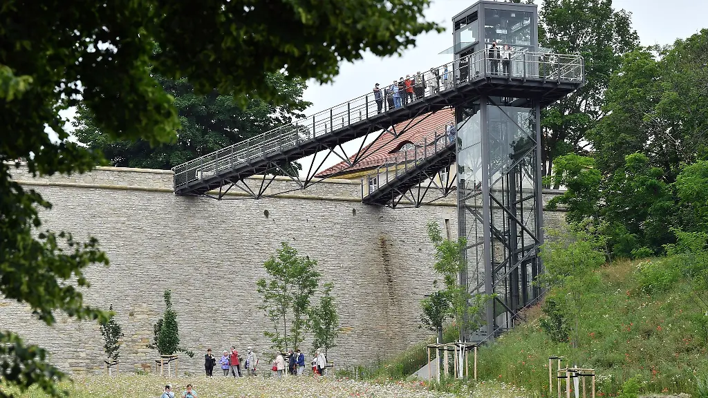 Die-Aufzugsanlage-an-der-Festung-Petersberg-in-Erfurt