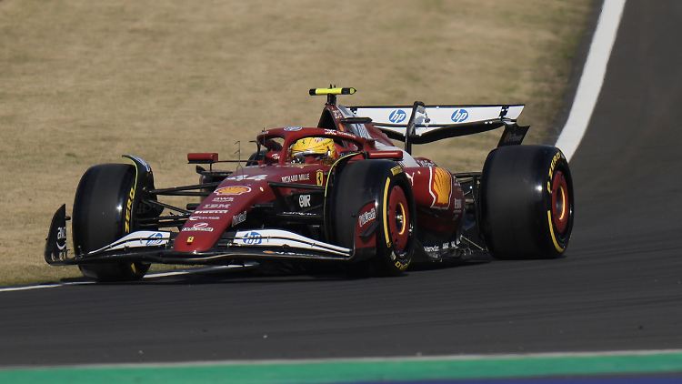 Läuft ja doch im Ferrari: Lewis Hamilton fährt auf die Pole.