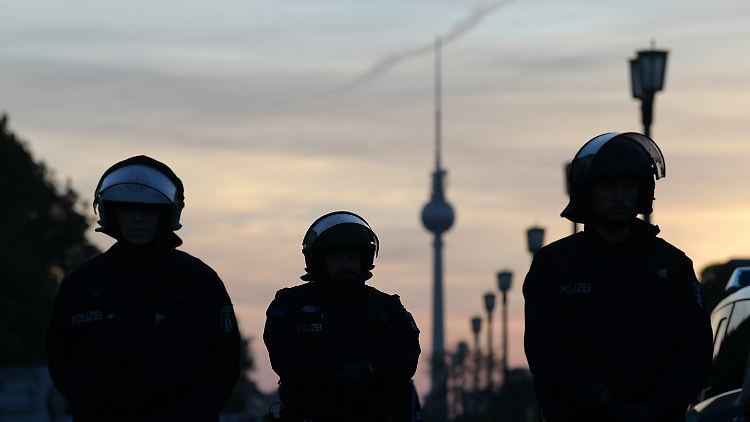 Der "Tagesspiegel" sieht Indizien für eine gezielte Kampagne gegen die junge Polizistin Judy S.