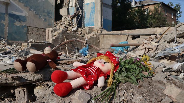 Russland hat im Ukraine-Krieg nach UN-Angaben Verbrechen gegen die Menschlichkeit und Folter begangen.