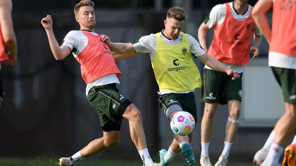 Neuzugang-Hauke-Wahl-l-und-Johannes-Eggestein-M-im-Training