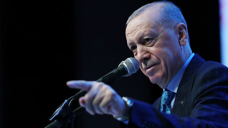 "Die Türkei wird sich nicht dem Straßenterror ergeben", sagt Erdogan.