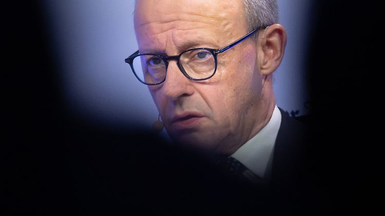 Friedrich Merz muss sich nach der Abkehr von den Schuldenbremsen-Schwüren im Wahlkampf erklären. Doch die beschlossene Neuverschuldung trifft auf positives Echo.