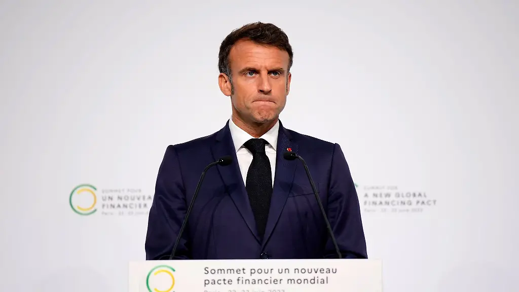 Praesident-von-Frankreich-Emmanuel-Macron-spricht-bei-einer-Pressekonferenz