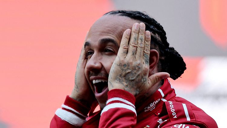 Augenscheinlich fassungslos: Lewis Hamilton.