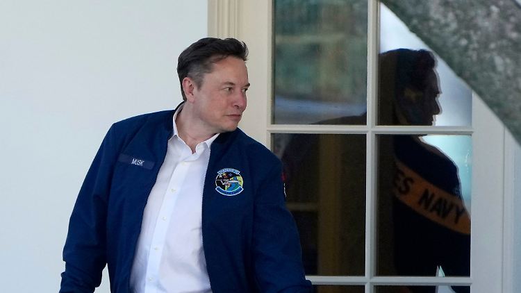 "Handelt es sich bei Musk um einen Irren, einen Exzentriker oder das größte Genie unserer Zeit?", fragen die Autoren der "Tesla-Files".
