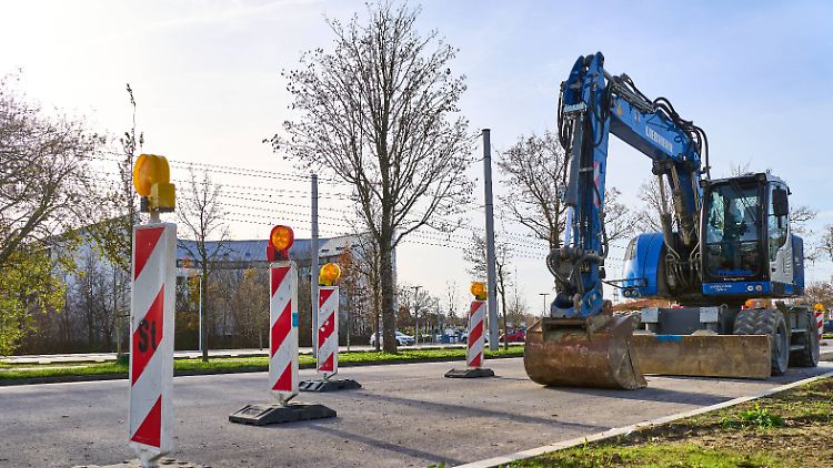 "Ein verbesserter Zugang zu Fachkräften und eine leistungsförderliche Infrastruktur ist im besten Fall erst mittelfristig erreichbar", schreiben die IW-Forscher.