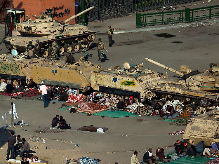 Demonstranten kampieren auf dem Tahrir-Platz.