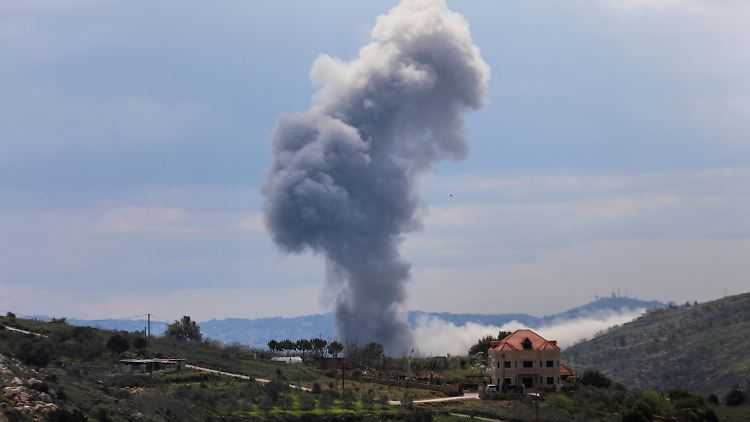 Am Vormittag flog Israels Armee die ersten Luftangriffe im Libanon, später folgten weitere.