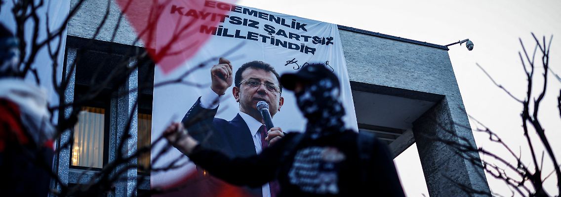 AFP__20250322__37JF6G6__v3__HighRes__TurkeyPoliticsOppositionArrestDemo.jpg