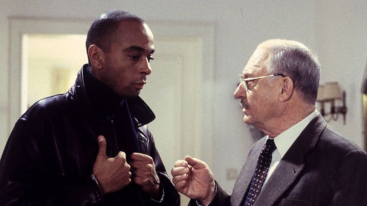 Pierre Sanoussi-Bliss und Rolf Schimpf in einer Folge von "Der Alte".