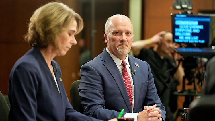Brad Schimel und seine Rivalin Susan Crawford bei einer TV-Debatte.