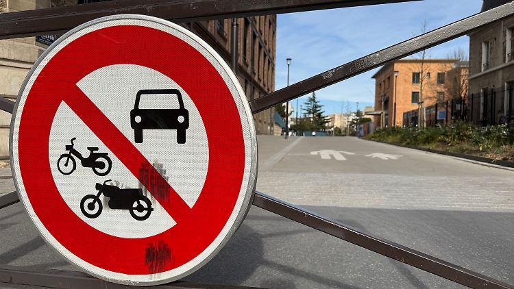Dort, wo bislang Autos parken, sollen unter anderem Grünflächen entstehen. 