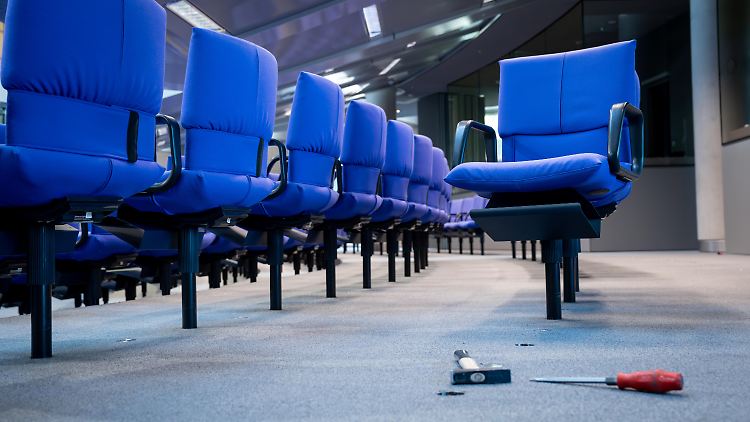 CDU und SPD ringen weiter um ihre Regierungsfähigkeit - die anderen stellen personelle Weichen für die Arbeit im Bundestag.