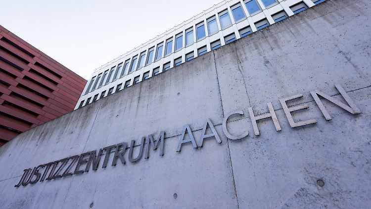 Die Staatsanwaltschaft untersucht noch weitere Todesfälle in Kliniken, in denen der Angeklagte tätig war.