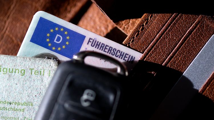 Wer eine Führerscheinprüfung ablegt, muss künftig in allen EU-Ländern eine ärztliche Untersuchung oder eine Selbstauskunft über die Gesundheit vorweisen.