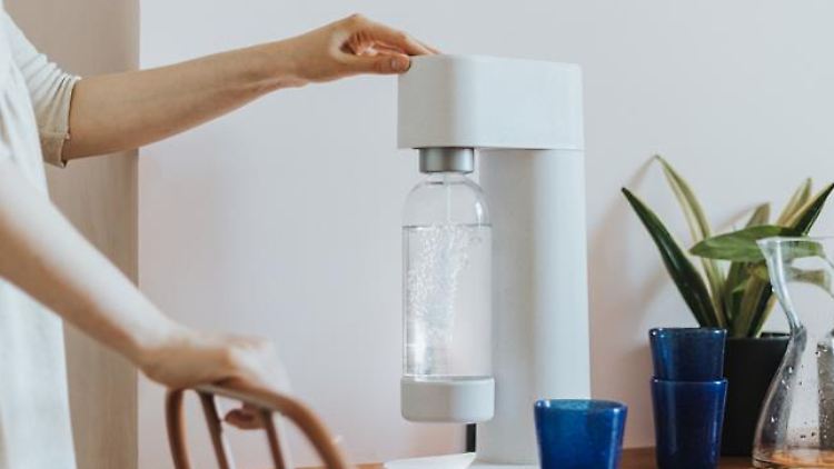 Muss es für sprudelndes Leitungswasser der Klassiker von SodaStream sein, oder finden sich auch passende Alternativen?