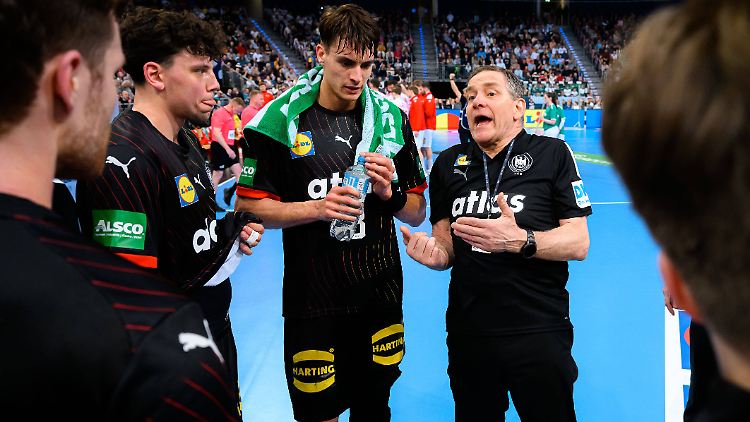 Gislason (r.) hat genug.
