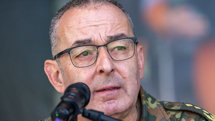 Bundeswehr-Generalinspekteur Carsten Breuer sprach bei einer Sicherheitstagung des Verfassungsschutzes.