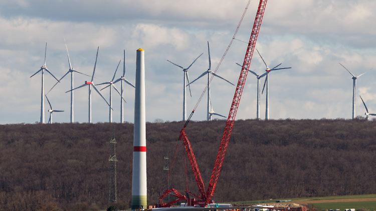 Bis 2030 soll es 115 Gigawatt Gesamtleistung an Windenergie an Land geben. Bislang ist etwas mehr als die Hälfte vorhanden.