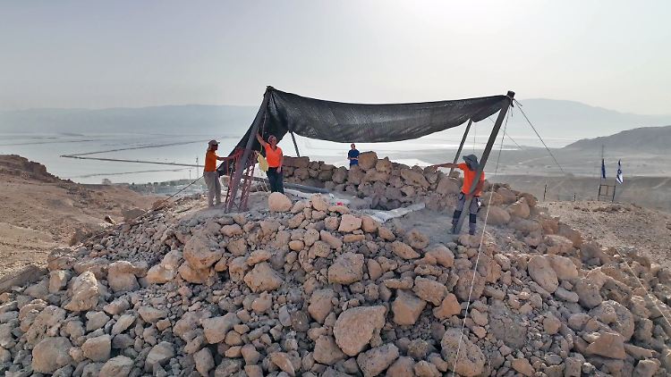 Die pyramidenartige Struktur besteht aus hunderte Kilo schweren, handgehauenen Steinen.