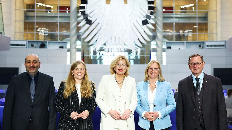 Nouripour (v.l.n.r.), Ortleb, Klöckner, Lindholz und Ramelow bilden das neue Präsidium.