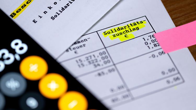 Nur noch rund 5,5 Prozent der Steuerzahler muss den Soli noch komplett entrichten. 
