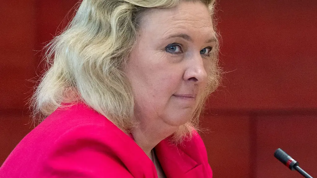 Kerstin-Schreyer-CSU-ehemalige-Verkehrsministerin-von-Bayern-in-einem-Termin