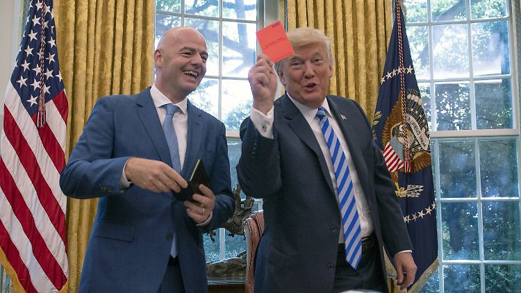 US-Präsident Donald Trump, hier während seiner ersten Amtszeit mit Fifa-Boss Gianni Infantino, bekommt bei der WM 2026 Besuch vom Iran, aber sicher nicht von Nordkorea.