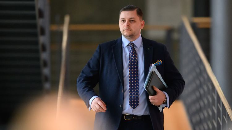 Wiesner stand dem sächsischen Landesverband der Jungen Alternative vor. Den stuft der Verfassungsschutz als erwiesen rechtsextrem ein.  
