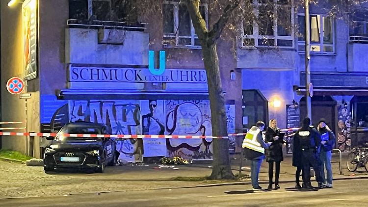 Die Teenager waren im Berliner Stadtteil Gesundbrunnen unterwegs, als sie in die Polizeikontrolle gerieten. 