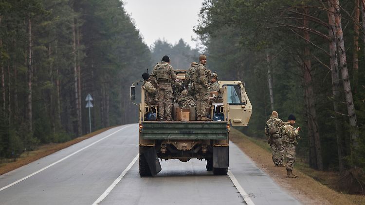 US-Soldaten fahren zu einem Übungsgelände im litauischen Pabrade. 