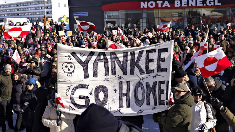 In den vergangenen Wochen gab es mehrere antiamerikanische Demonstrationen, die zu den größten Kundgebungen gehörten, die es je auf der Insel gegeben hat.