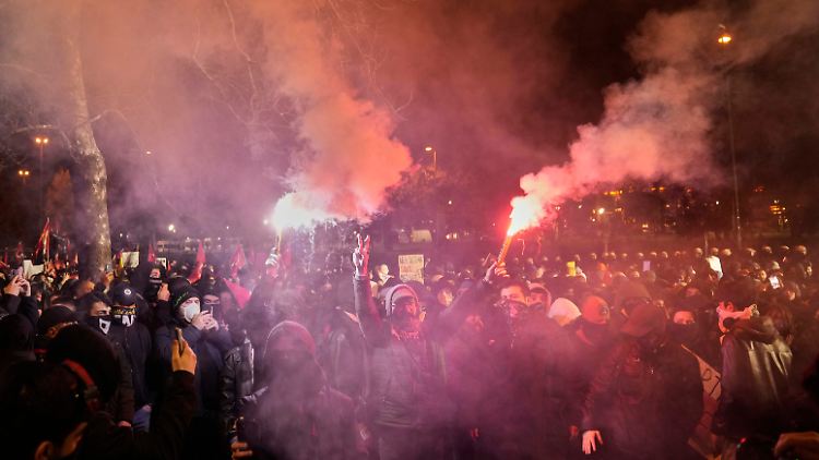 Die Verhaftung İmamoğlus hat die größten Demonstrationen in der Türkei seit den Gezi-Protesten im Jahr 2013 ausgelöst.