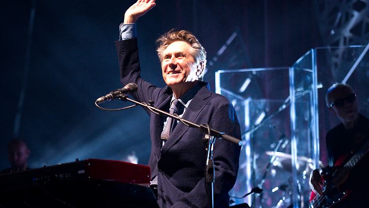 Als er 2015 ein Konzert im Berliner Tempodrom gab, war die Autorin natürlich dort. Er war ihr damals etwas zu schüchtern. Jetzt, im Gespräch, taute der Maestro glücklicherweise auf.