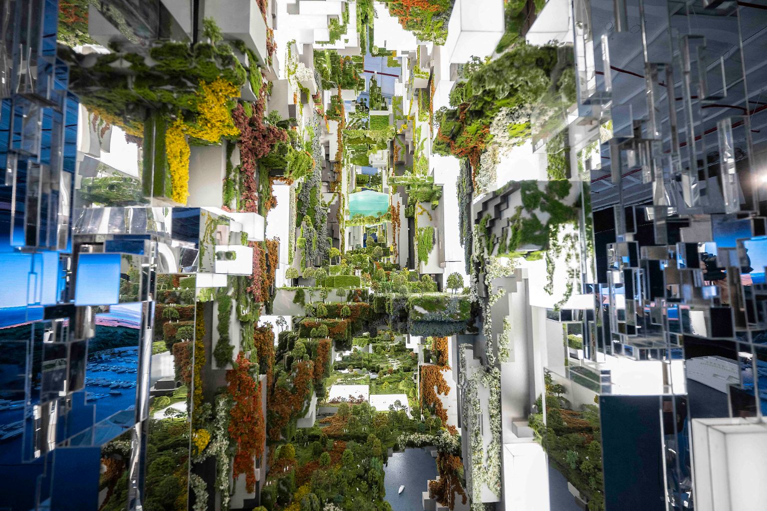 Die große Zukunftsstadt Saudi-Arabiens liegt am Roten Meer: Das futuristische Neom im Nordwesten des Landes soll neue Maßstäbe beim nachhaltigen Wohnen, Leben und Arbeiten setzen. 
