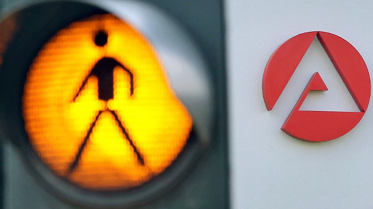 Aktuell sind fast 200.000 Menschen mehr arbeitslos als vor einem Jahr.
