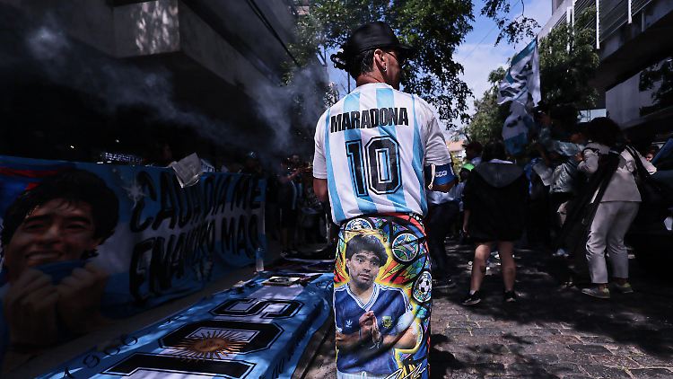 Um ihn geht's: Diego Maradona.