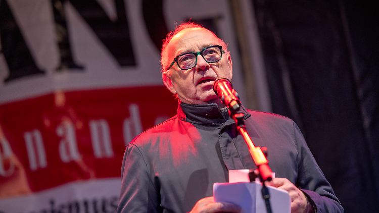 Eskens früherer Parteichef-Kollege warnt davor, die SPD-Chefin zu einem Rücktritt zu drängen.