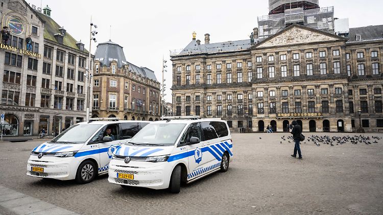 Der Dam ist der zentrale Platz der Stadt Amsterdam und der bekannteste Stadtplatz der Niederlande.