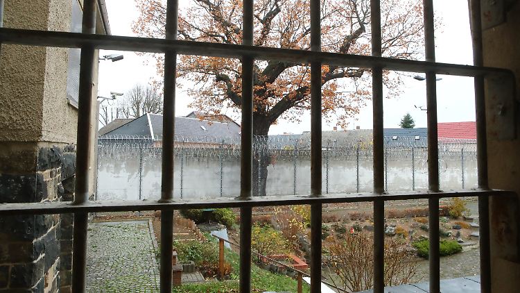 Weil wegen Personalmangels viele Fälle nicht zeitnah bearbeitet werden können, müssen jedes Jahr etliche Verdächtige aus der U-Haft entlassen werden.