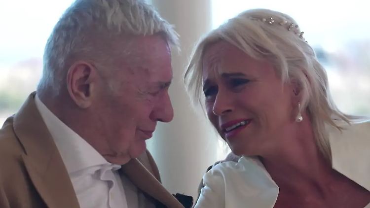 Zu Tränen gerührt: Heinz Hoenig und seine Frau Annika Kärsten-Hoenig.