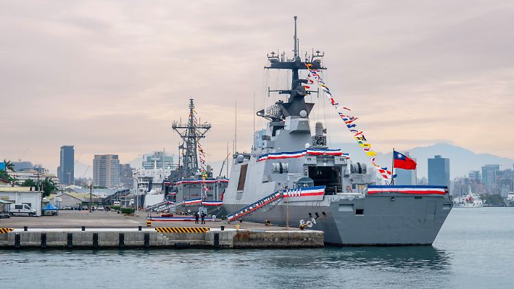 Ein Schiff der taiwanesischen Marine vor Kaohsiung.