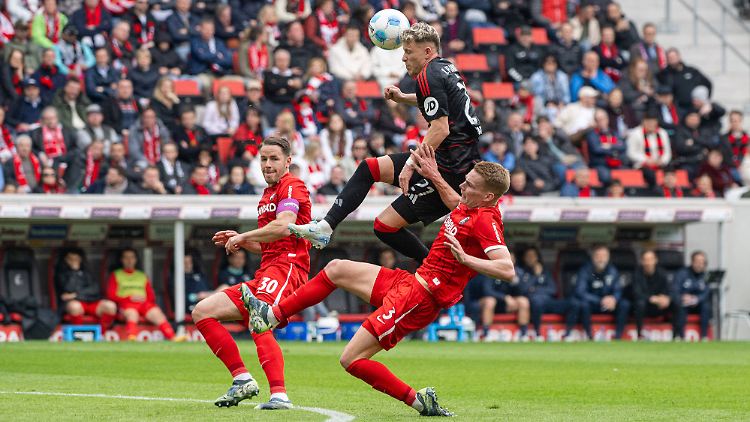 Union Berlin oben, SC Freiburg unten.