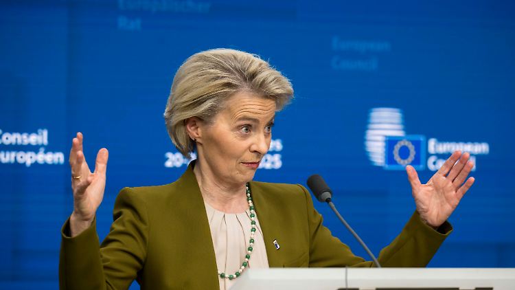 "Millionen von Menschen werden mit höheren Lebensmittelrechnungen konfrontiert sein. Medikamente werden teurer, ebenso der Transport", sagt Von der Leyen. 