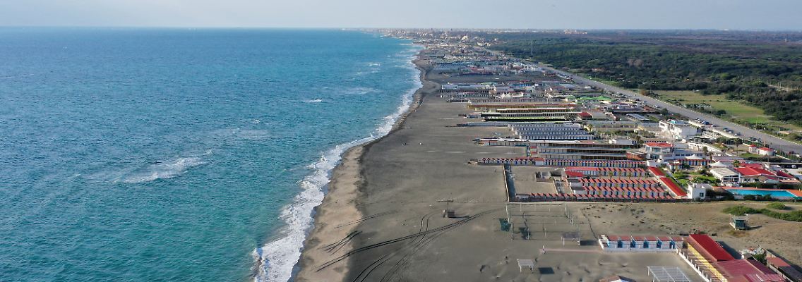 AFP__20241111__36LX2DH__v1__HighRes__ItalyBeachOstia.jpg