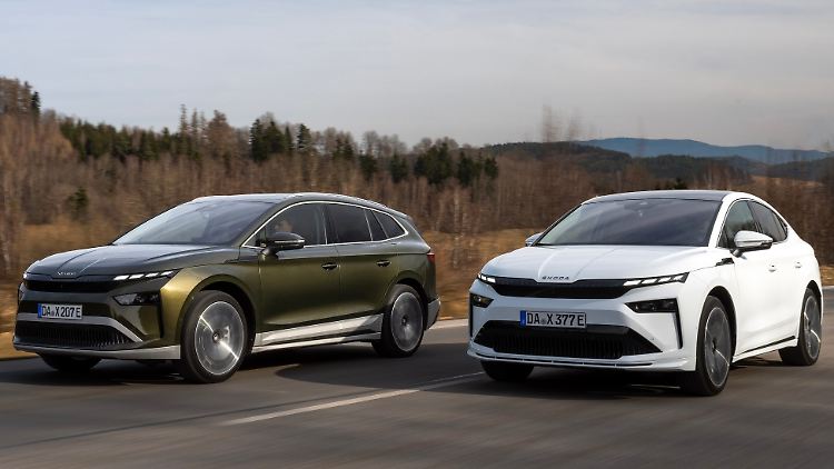Skoda hat den Enyaq geliftet. Stark verändert zeigt sich die Front. Prägend ist hier das durchgehende Lichtband.